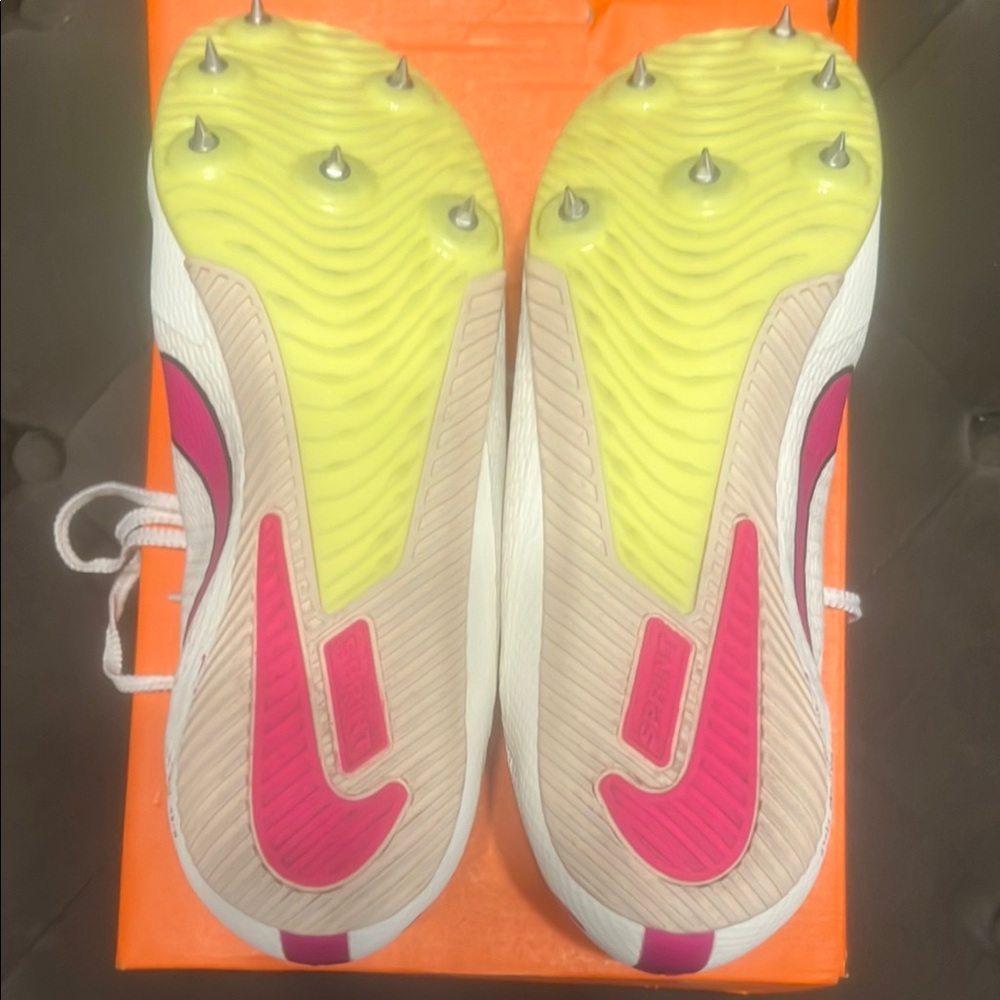 Nike White and Pink Athletic Shoes Sleek Design - Picture 6 of 6